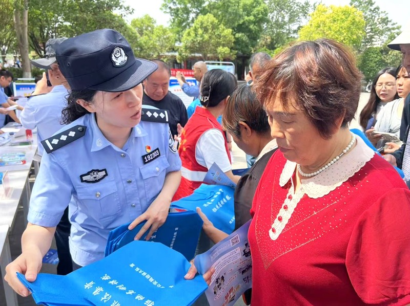 與民同心 為您守護 鞏義市經偵大隊開展主題宣傳活動助力市場調查